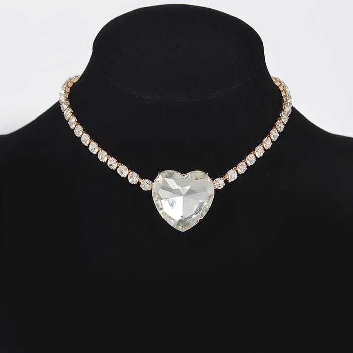3AM BY H&D ACCESSORIES – Rhinestone Heart Shape Choker